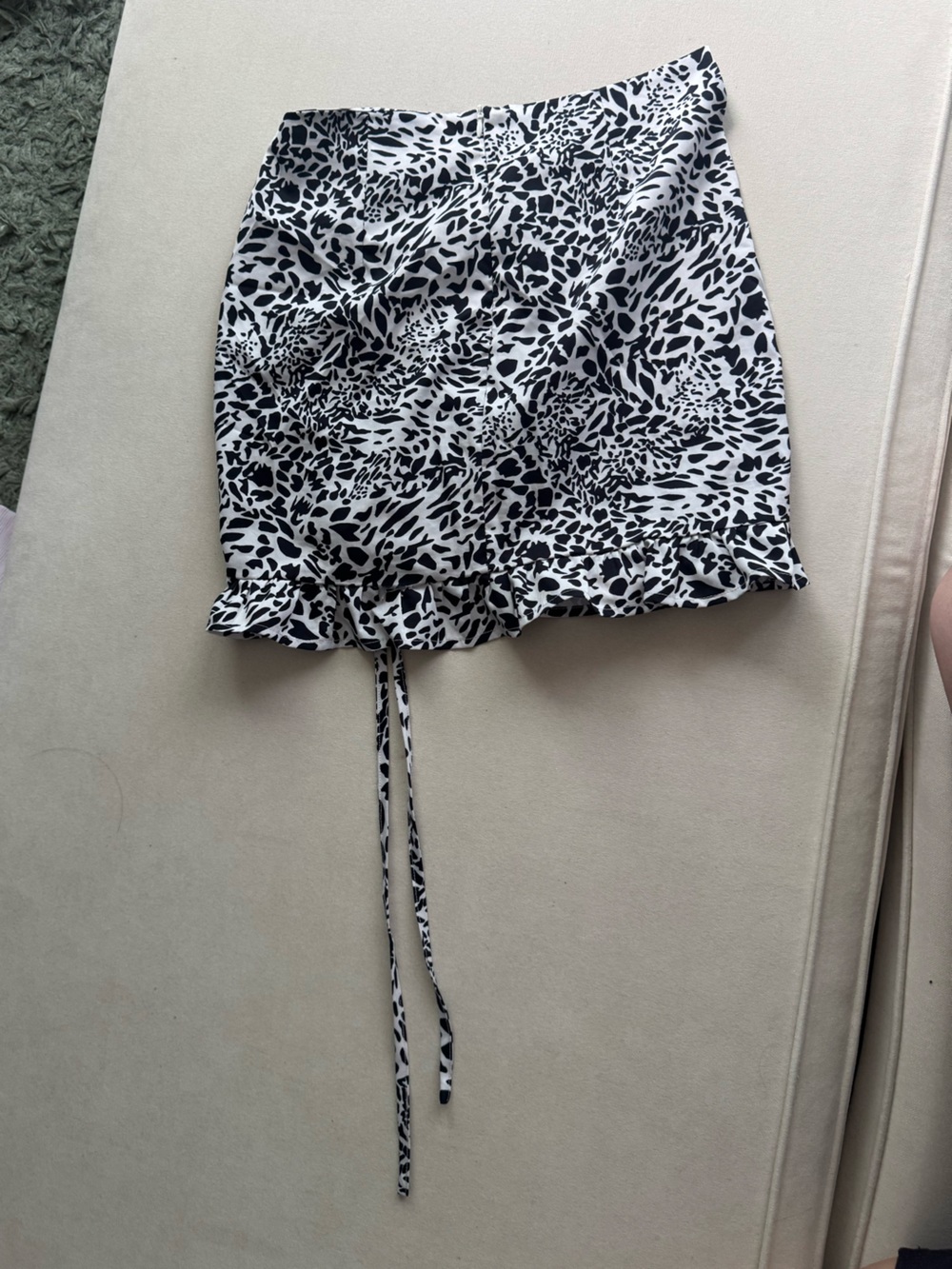 Black & White Leopard Print Side-Scrunch Skirt
